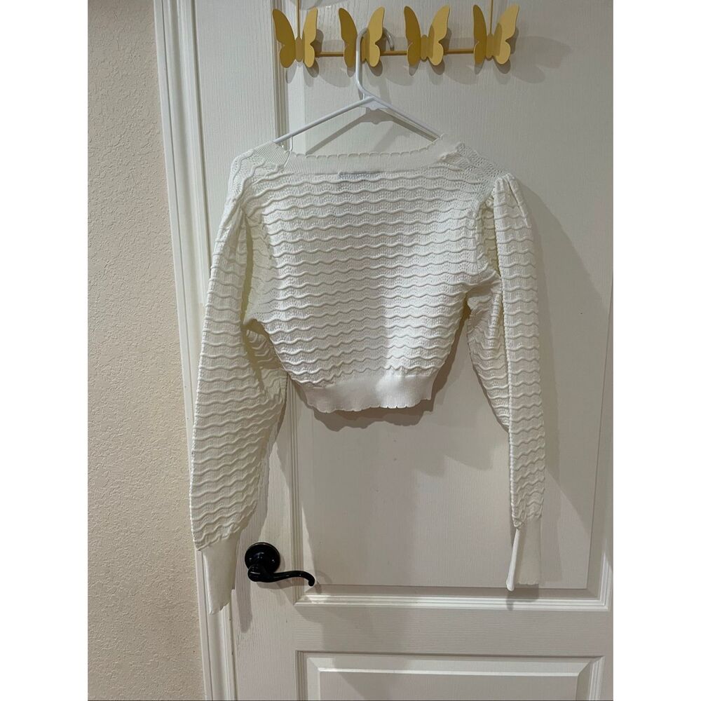 Zara textured white cropped cardigan featuring a v-neck and scalloped trim NWT - Picture 4 of 7
